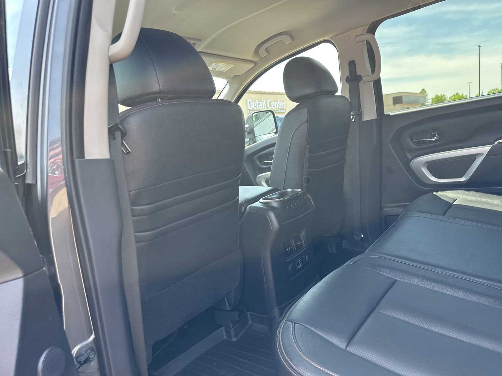 Used 2019 Nissan Titan SL w/ Off-Road Package AWD/4WD image 18
