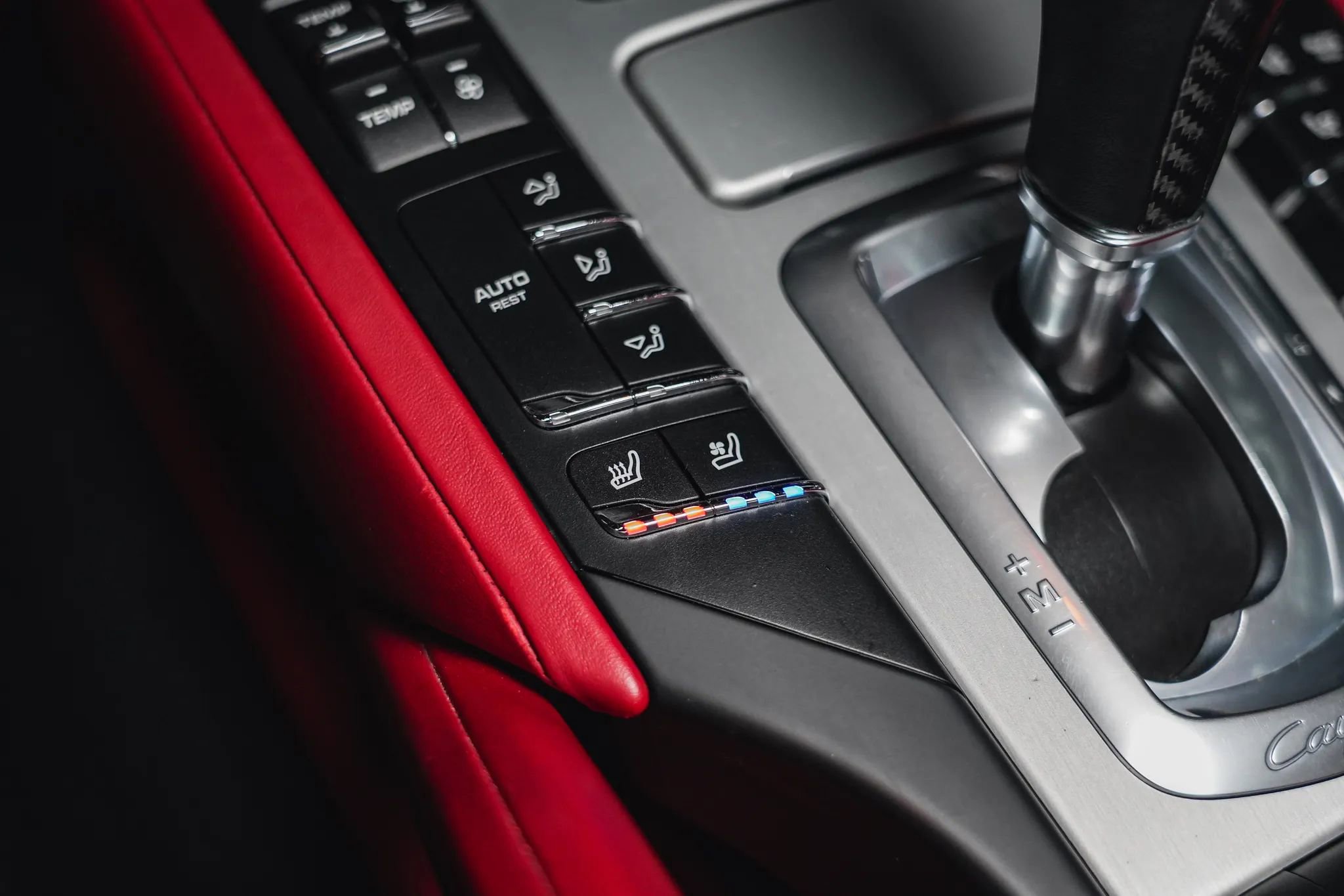 Used 2015 Porsche Cayenne Turbo image 64