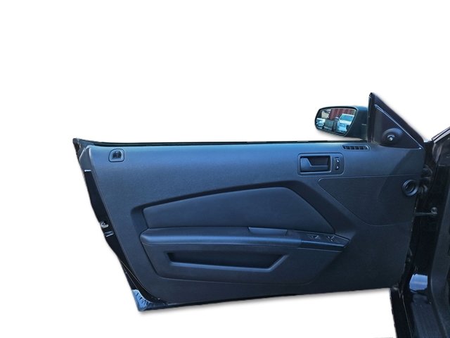 Used 2014 Ford Mustang Convertible image 24