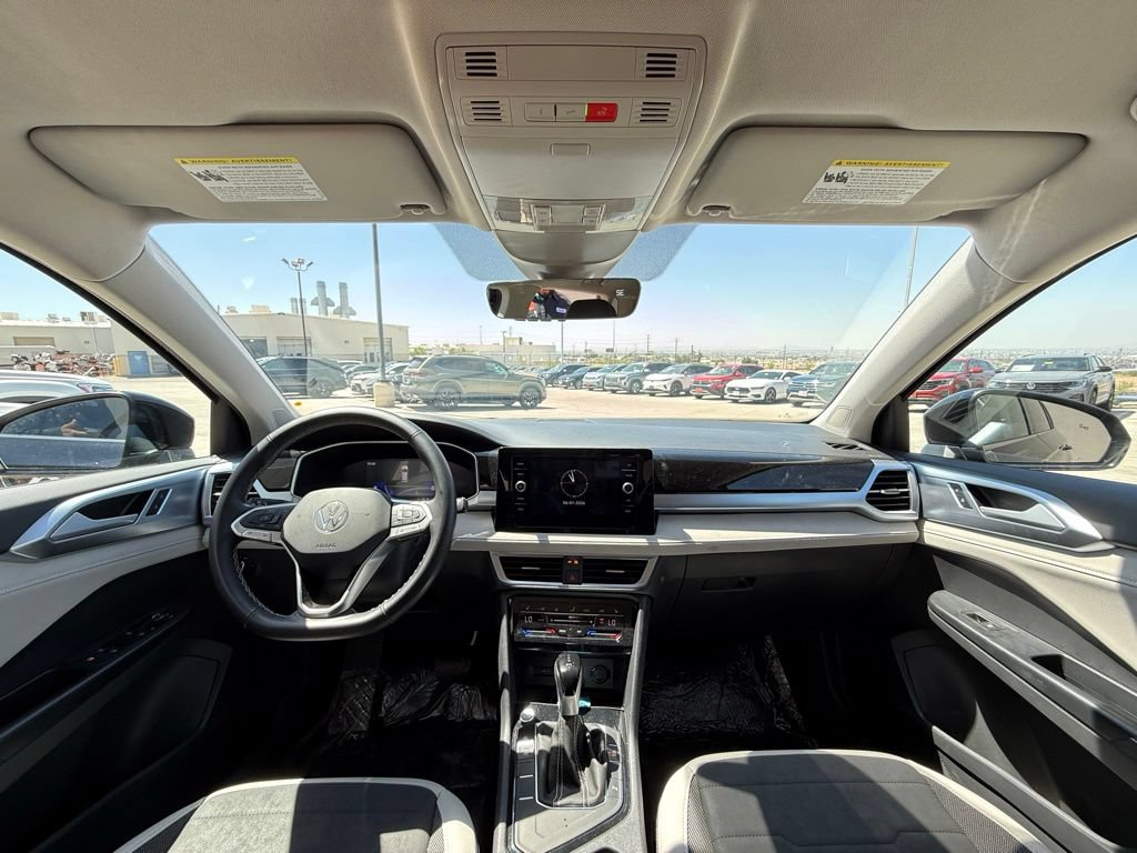 Certified 2025 Volkswagen Taos SE FWD image 16