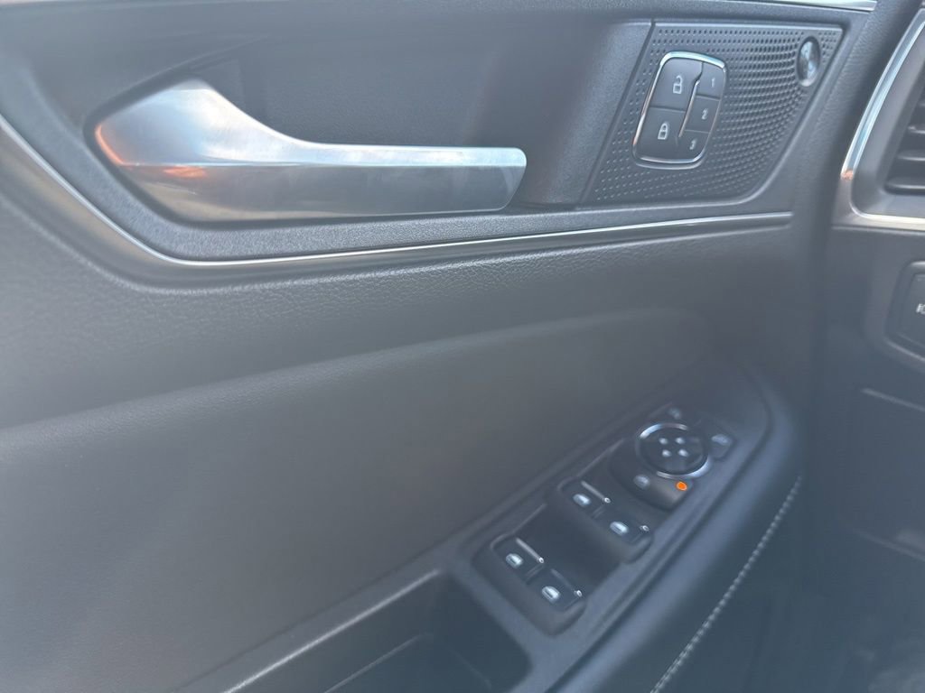 Used 2022 Ford Edge ST image 28