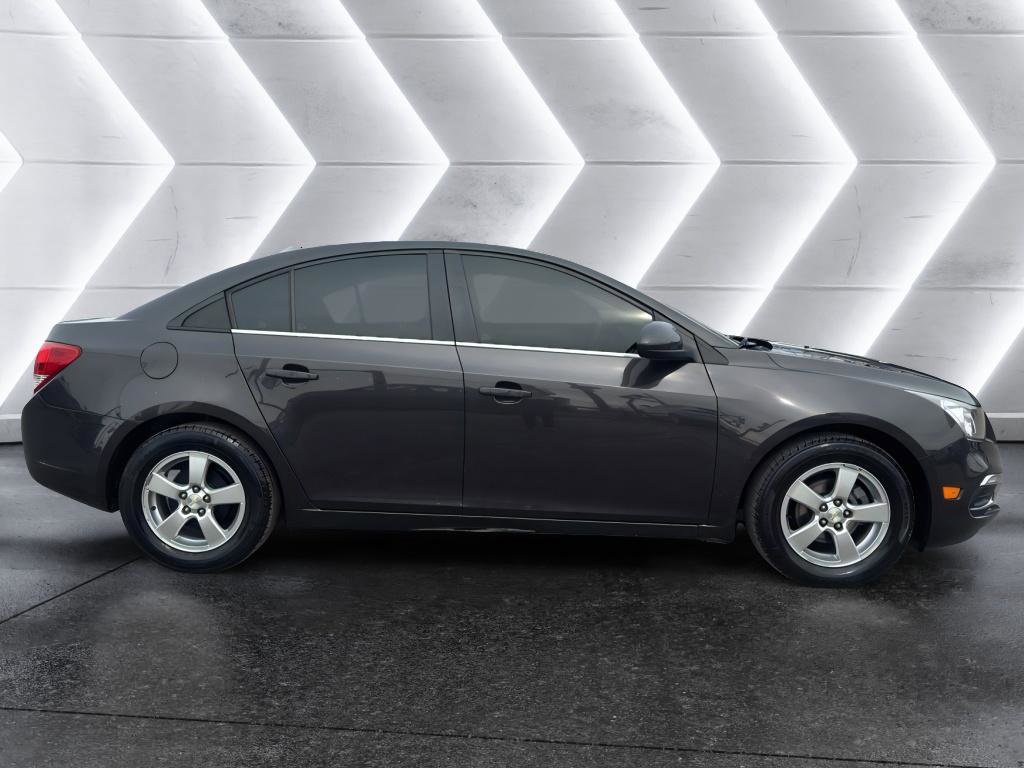 Used 2015 Chevrolet Cruze LT w/ Technology Package image 8