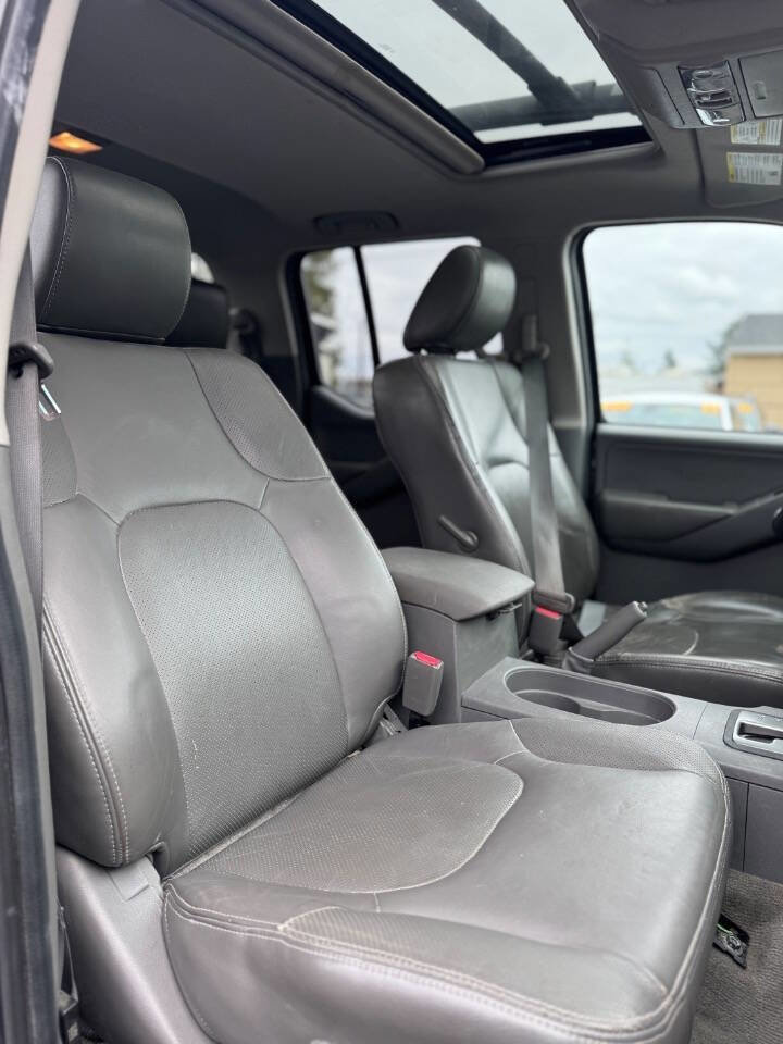 Used 2011 Nissan Frontier SL w/ Moonroof Pkg image 7