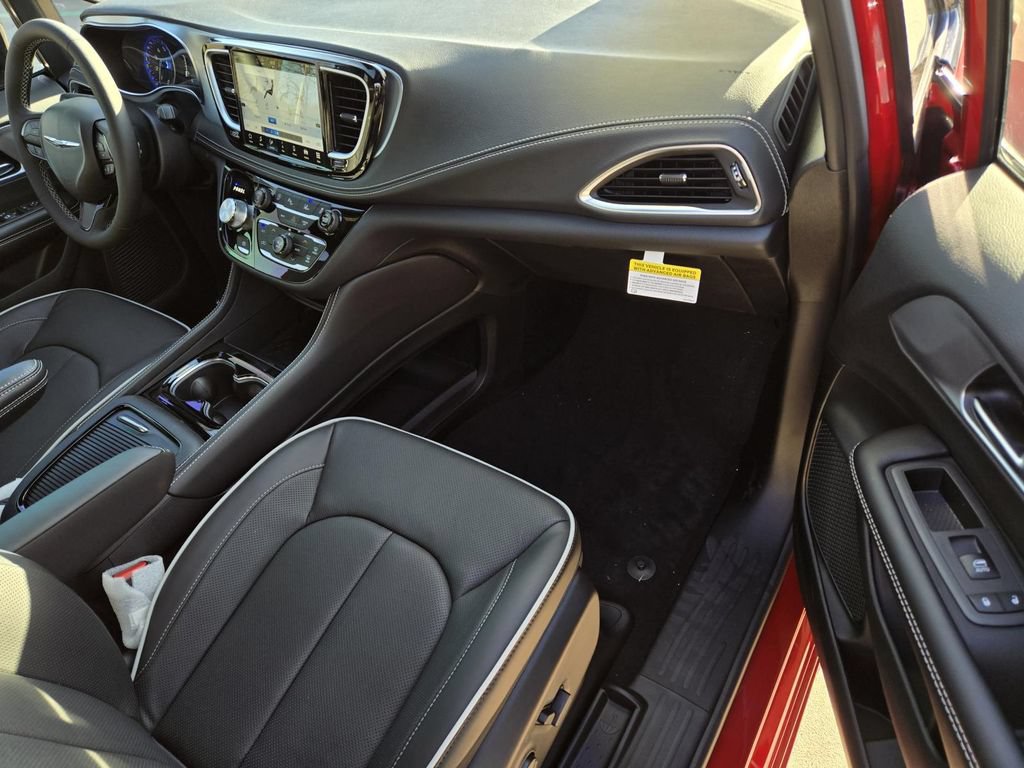 New 2026 Chrysler Pacifica Limited w/ S Appearance Package FWD image 7
