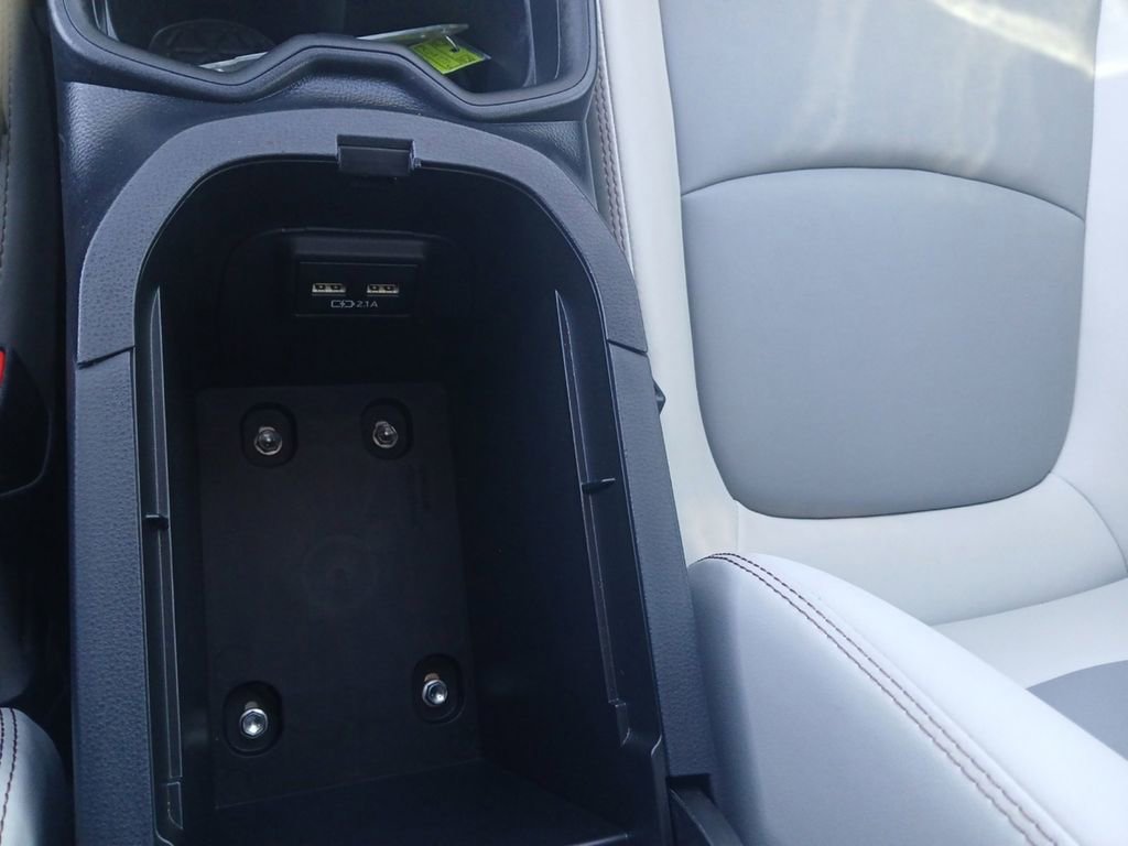 Used 2021 Toyota RAV4 XLE Premium image 31