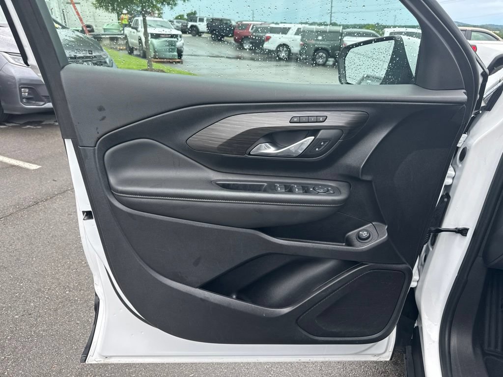 Used 2024 GMC Terrain SLT AWD/4WD image 9