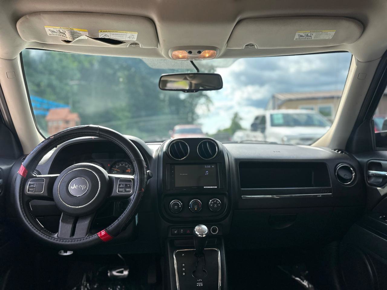 Used 2017 Jeep Patriot Latitude FWD image 10