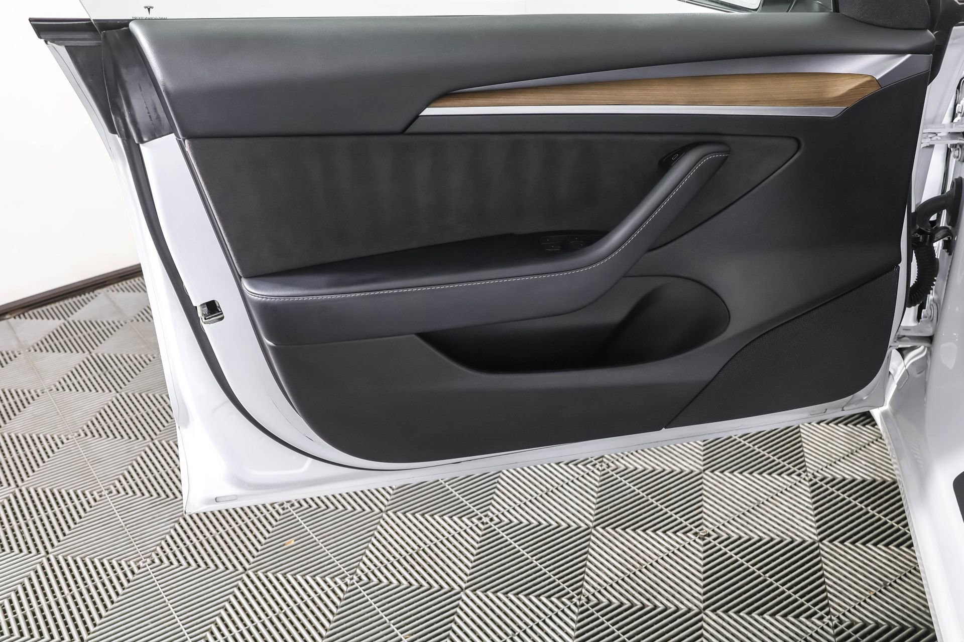 Used 2021 Tesla Model 3 Standard Range Plus image 32