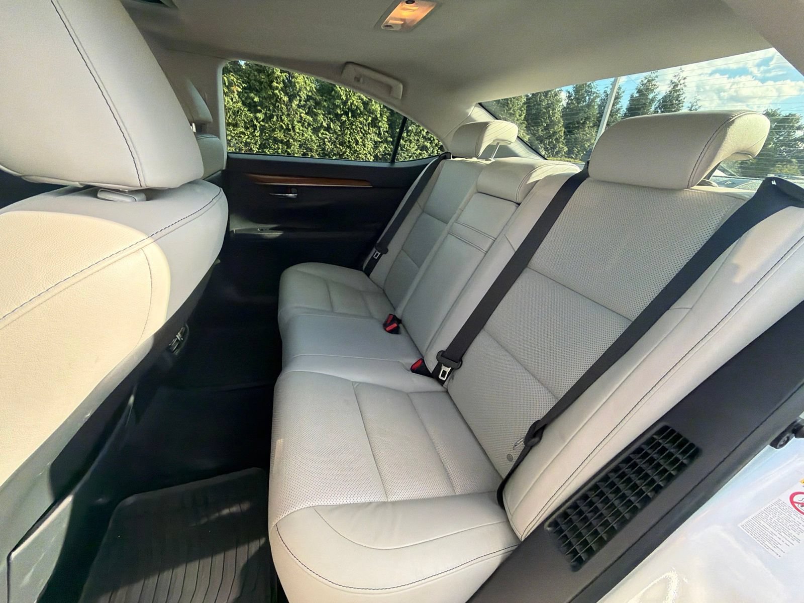 Used 2013 Lexus ES 300h w/ Luxury Pkg FWD image 23
