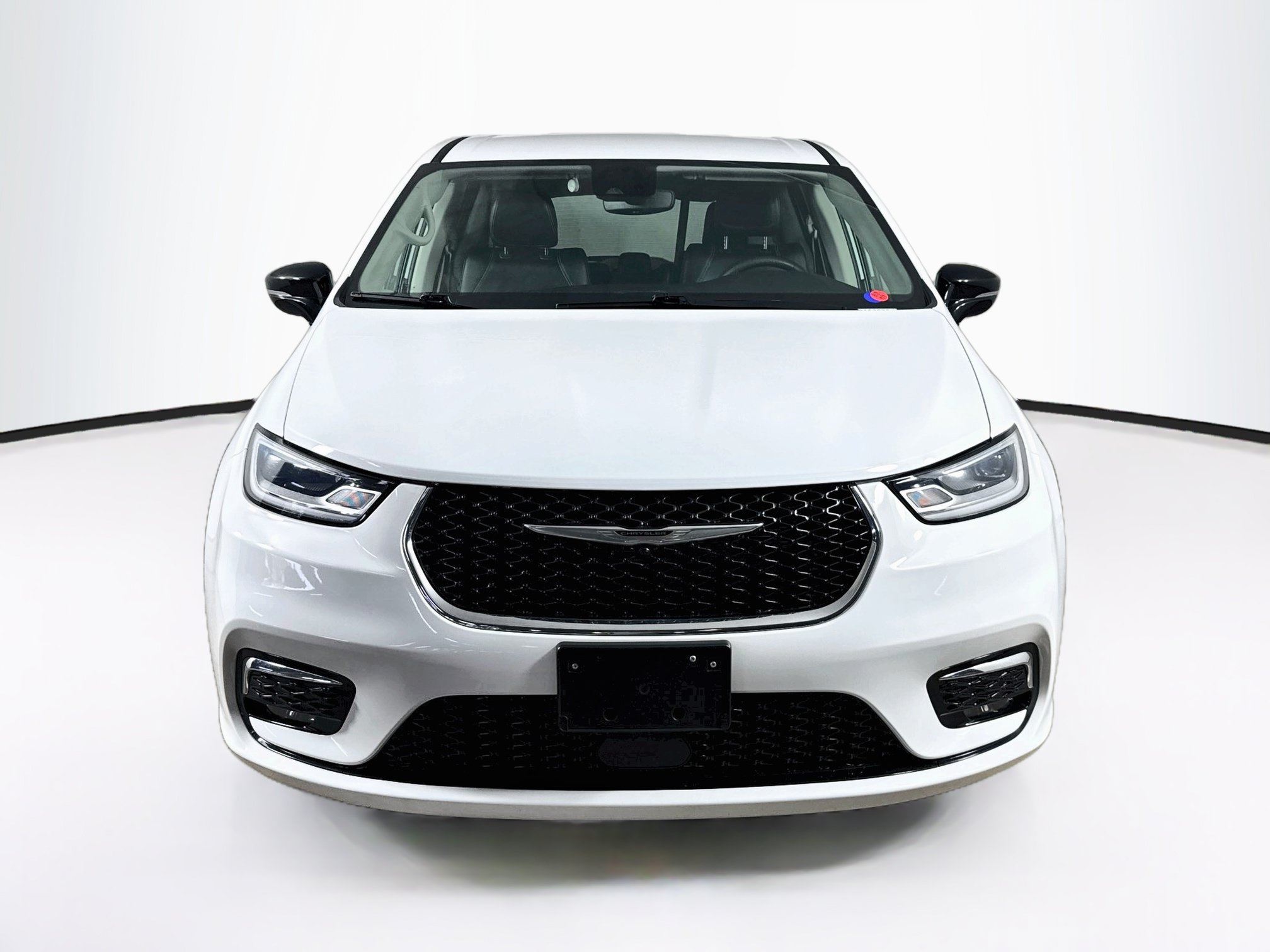 Used 2024 Chrysler Pacifica Limited FWD image 3