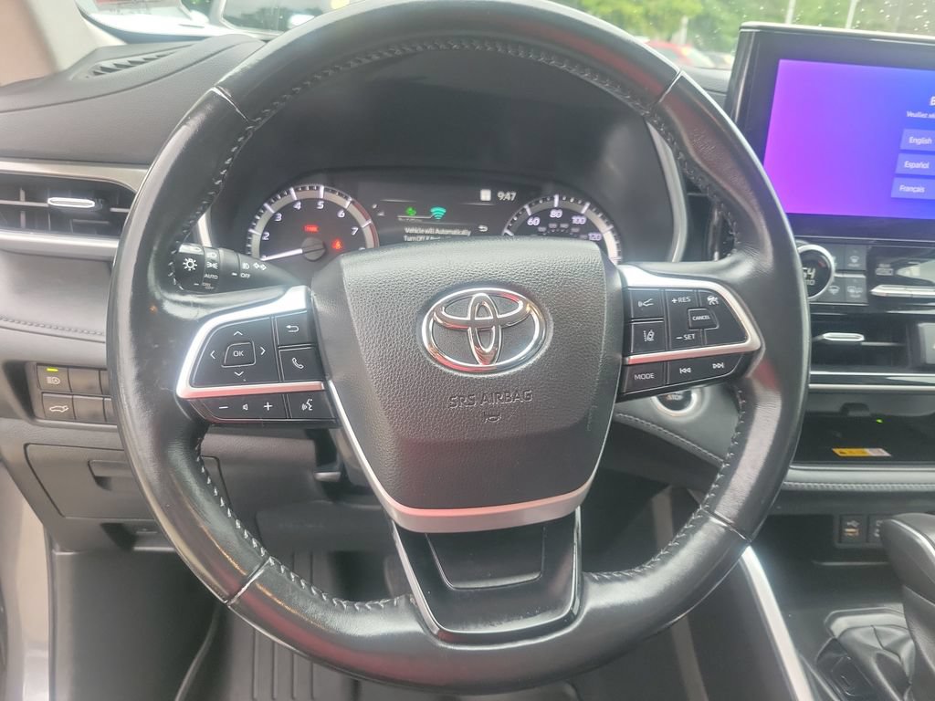 Certified 2024 Toyota Highlander XLE FWD image 21