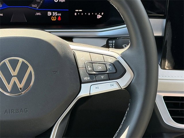 Used 2025 Volkswagen Taos SE image 13