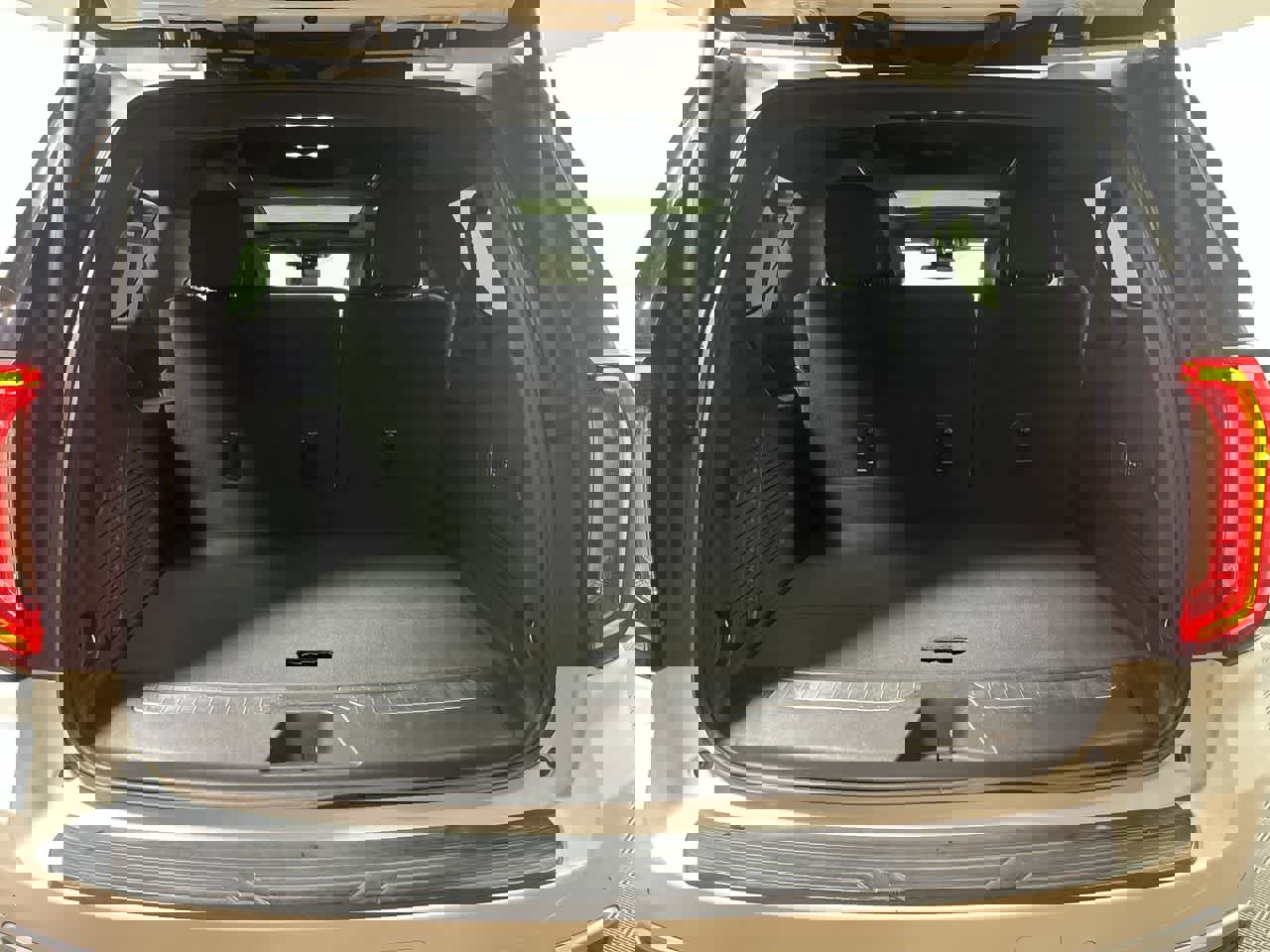 Used 2023 GMC Yukon XL Denali image 30