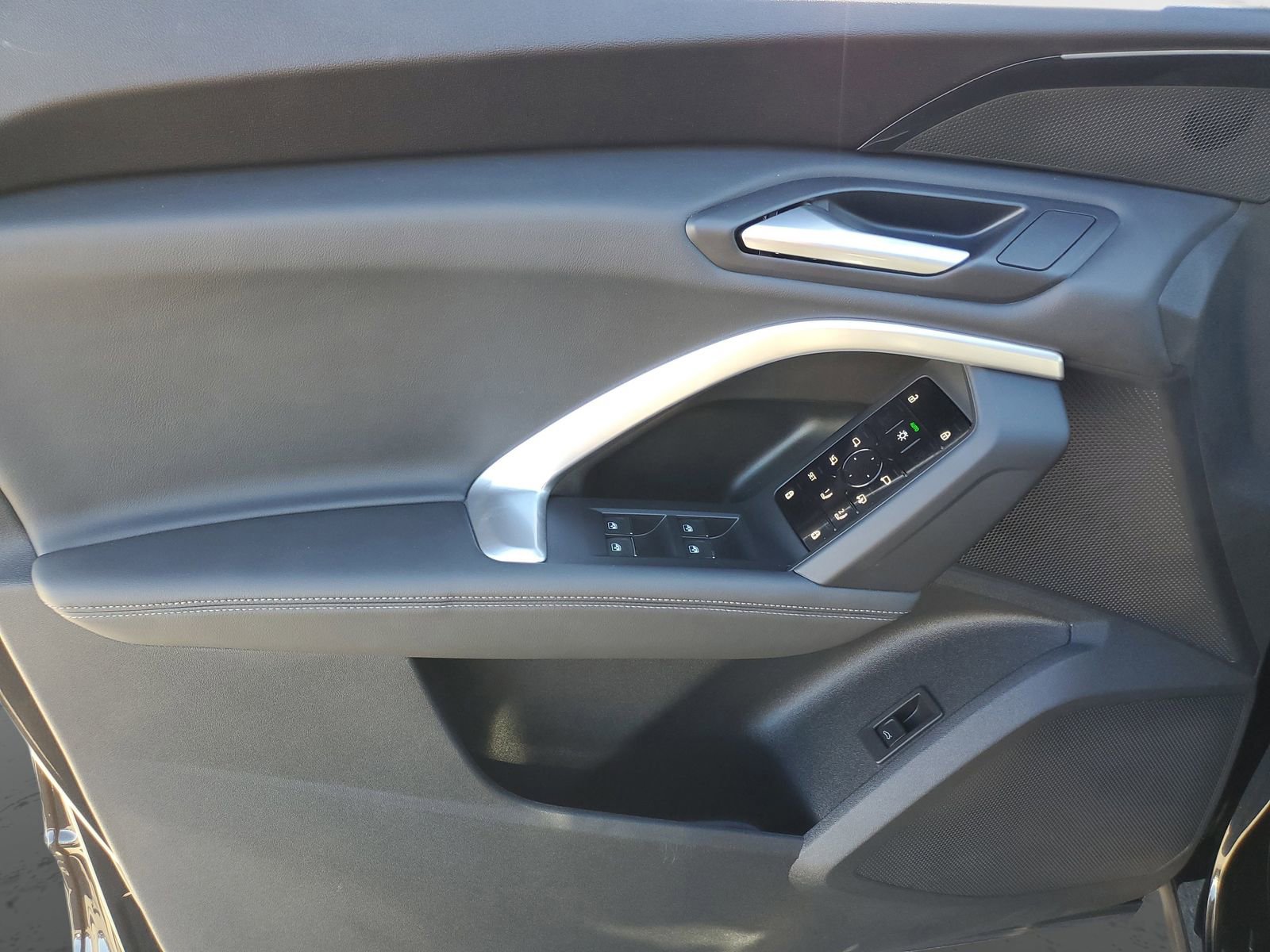 Used 2025 Audi Q5 Premium w/ Convenience Package image 20