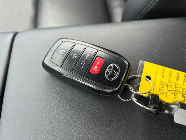 Used 2025 Toyota Crown Signia AWD/4WD image 29