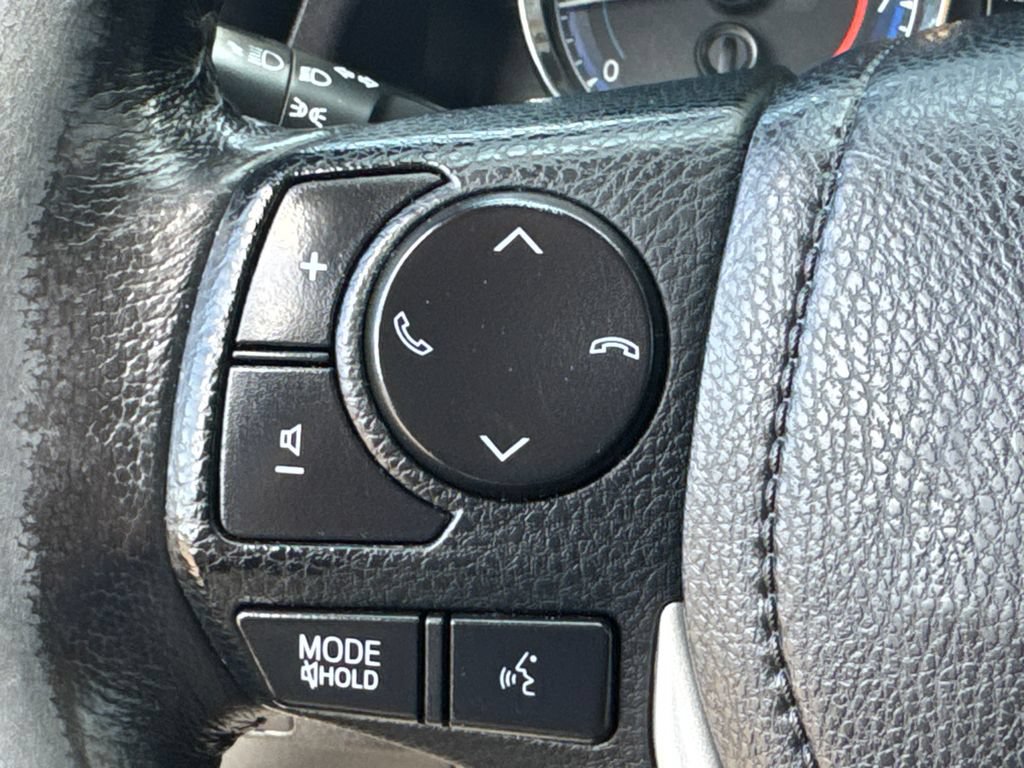 Used 2018 Toyota Corolla SE w/ Carpet Mat Package (TMS) FWD image 30