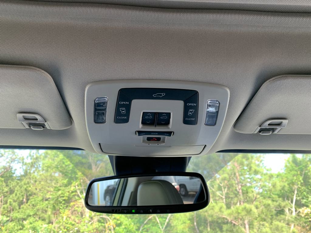 Used 2024 Toyota Sienna XLE FWD image 19