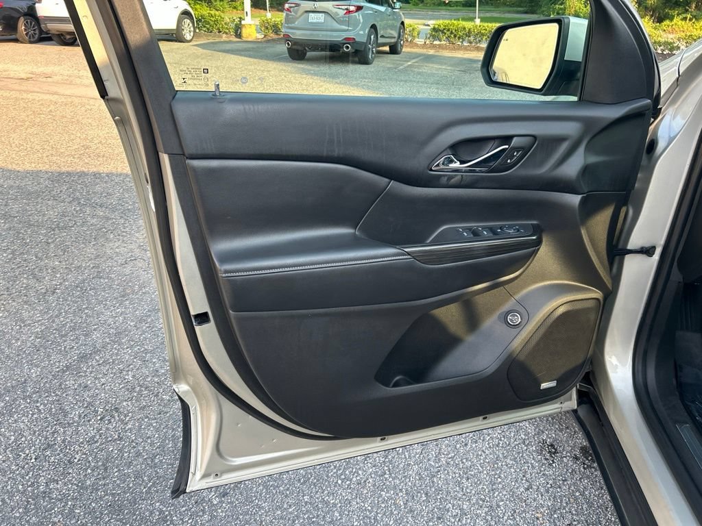 Used 2017 GMC Acadia SLT FWD image 16