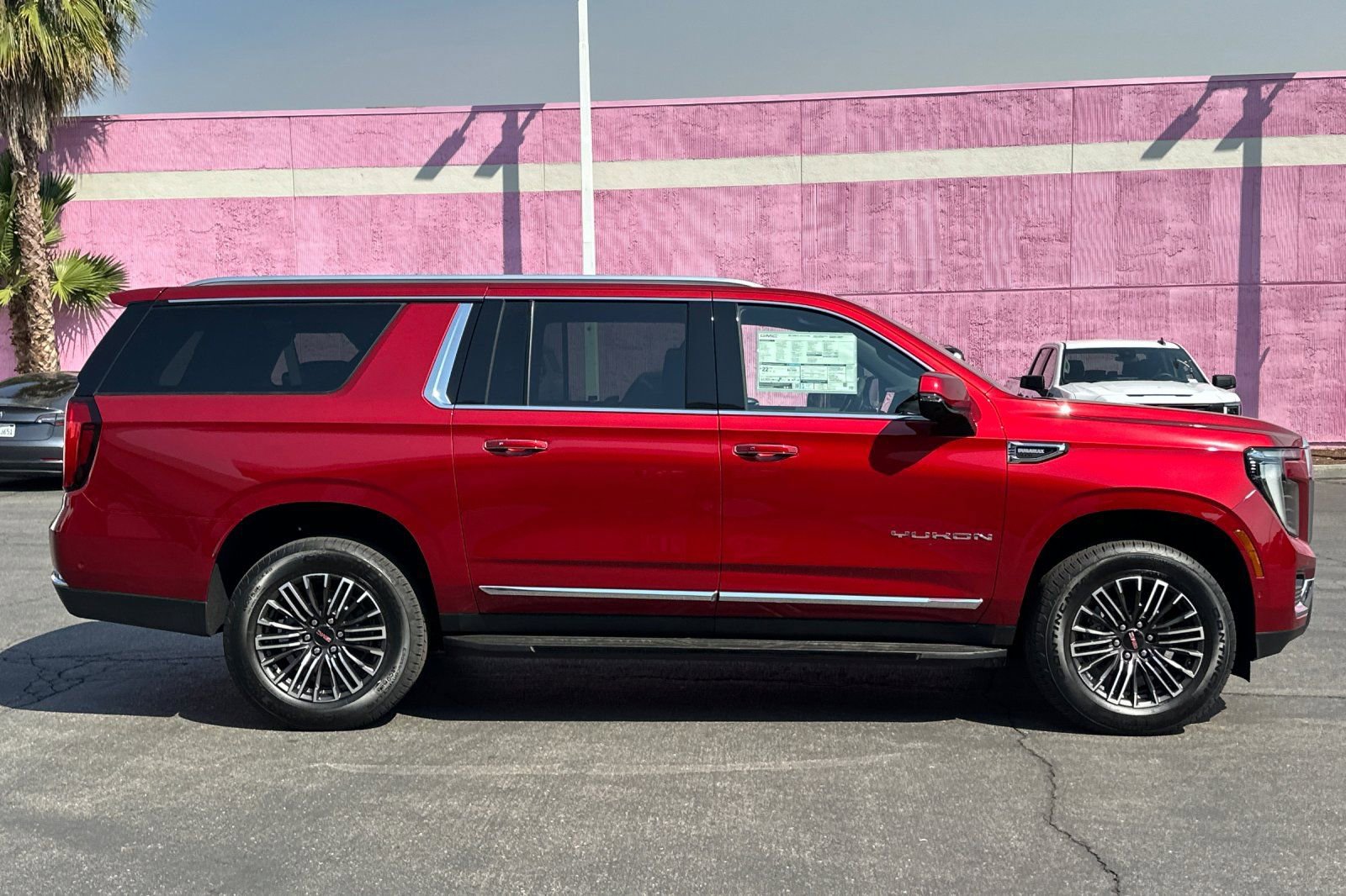 Used 2025 GMC Yukon XL Elevation image 4