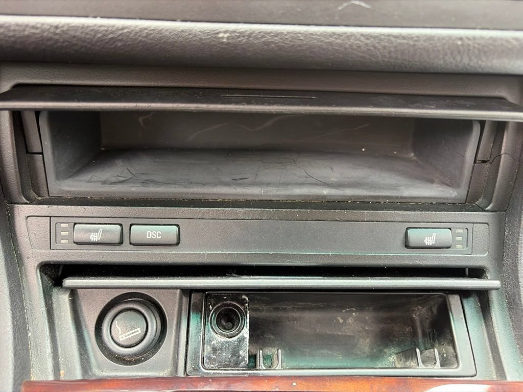 Used 2004 BMW 325i Sedan RWD image 8