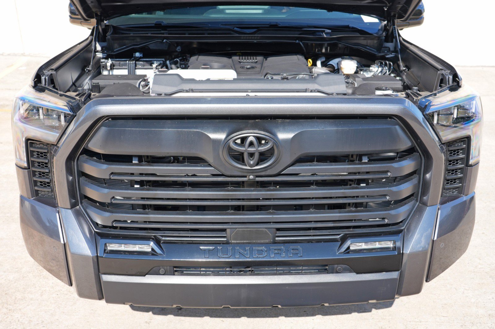 Used 2026 Toyota Tundra Limited AWD/4WD image 8