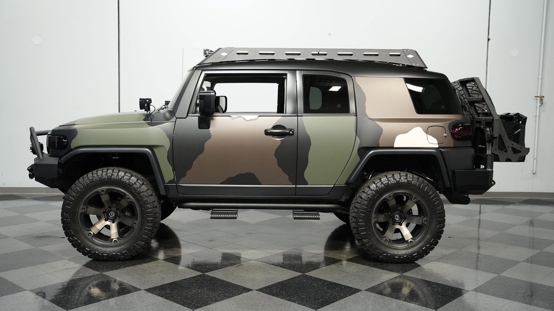 Used 2011 Toyota FJ Cruiser 4WD image 2