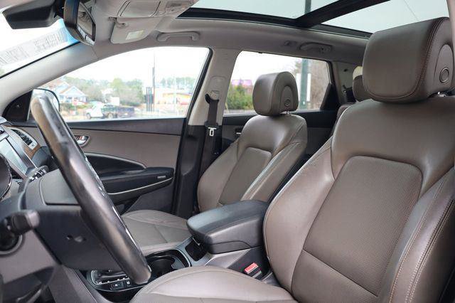 Used 2017 Hyundai Santa Fe FWD w/ SE Ultimate Tech Package 03 image 18