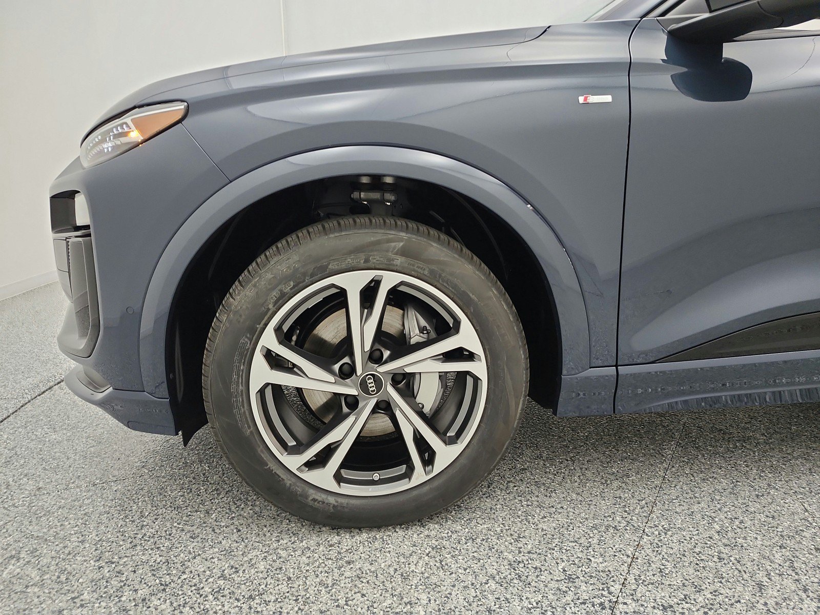 New 2027 Audi Q6 e-tron Premium Plus AWD/4WD image 13