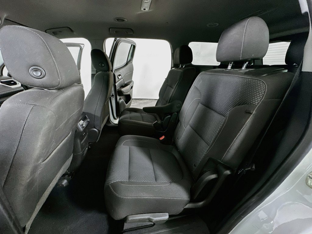 Used 2023 GMC Acadia SLE FWD image 17