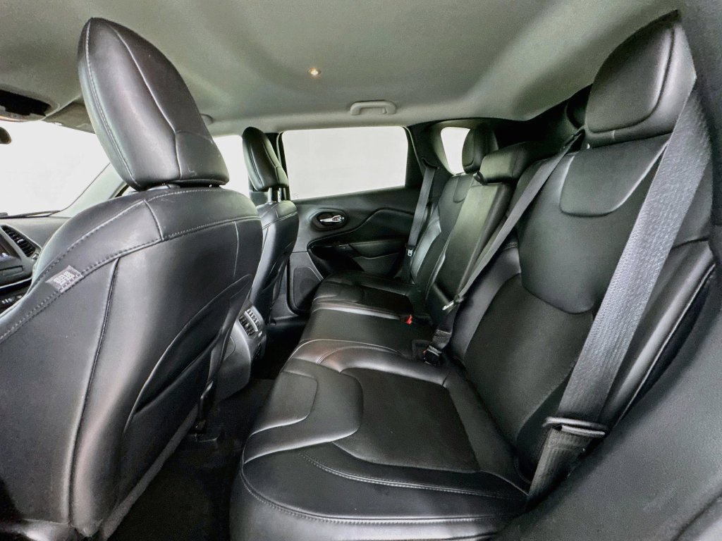 Used 2020 Jeep Cherokee Latitude Plus FWD image 29