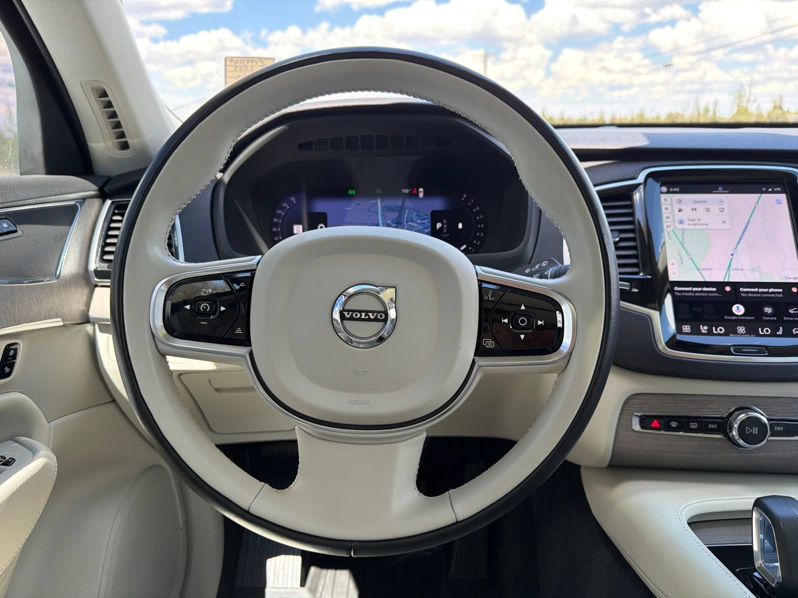 Used 2023 Volvo XC90 B6 Plus AWD/4WD image 11