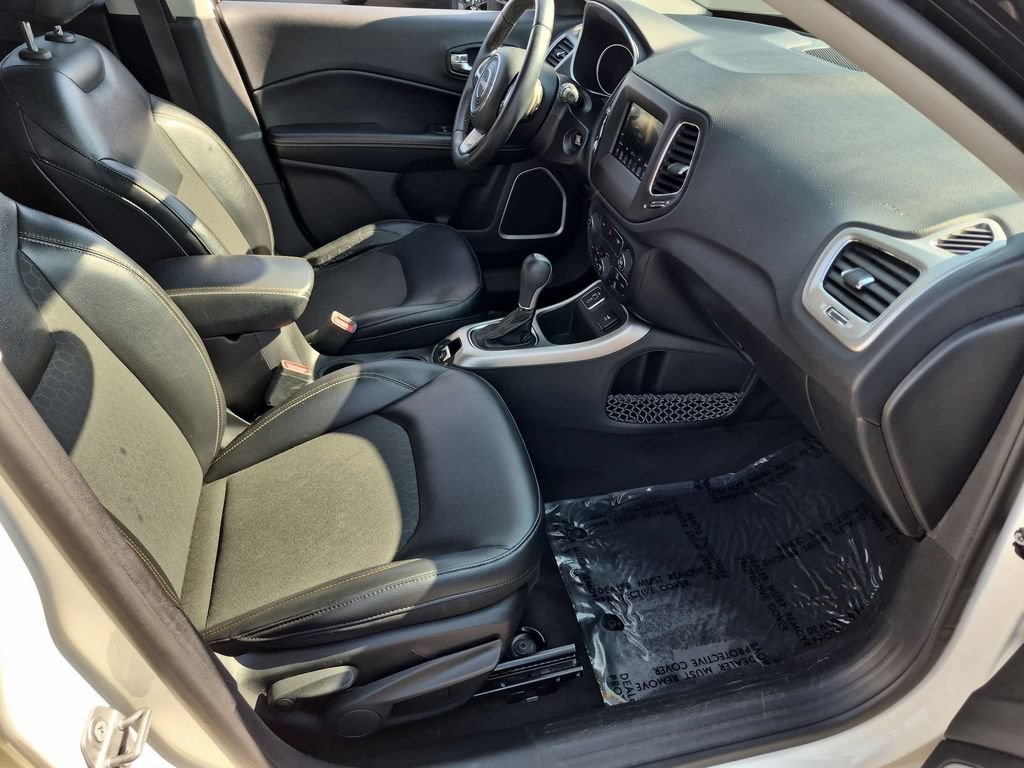 Used 2018 Jeep Compass Latitude w/ Popular Equipment Group FWD image 32