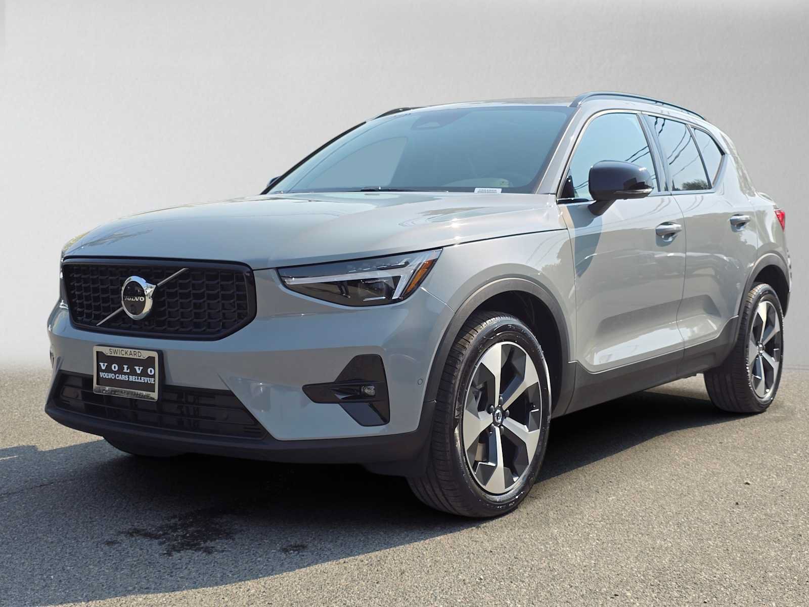 New 2026 Volvo XC40 B5 Plus w/ Protection Package Premier AWD/4WD image 7