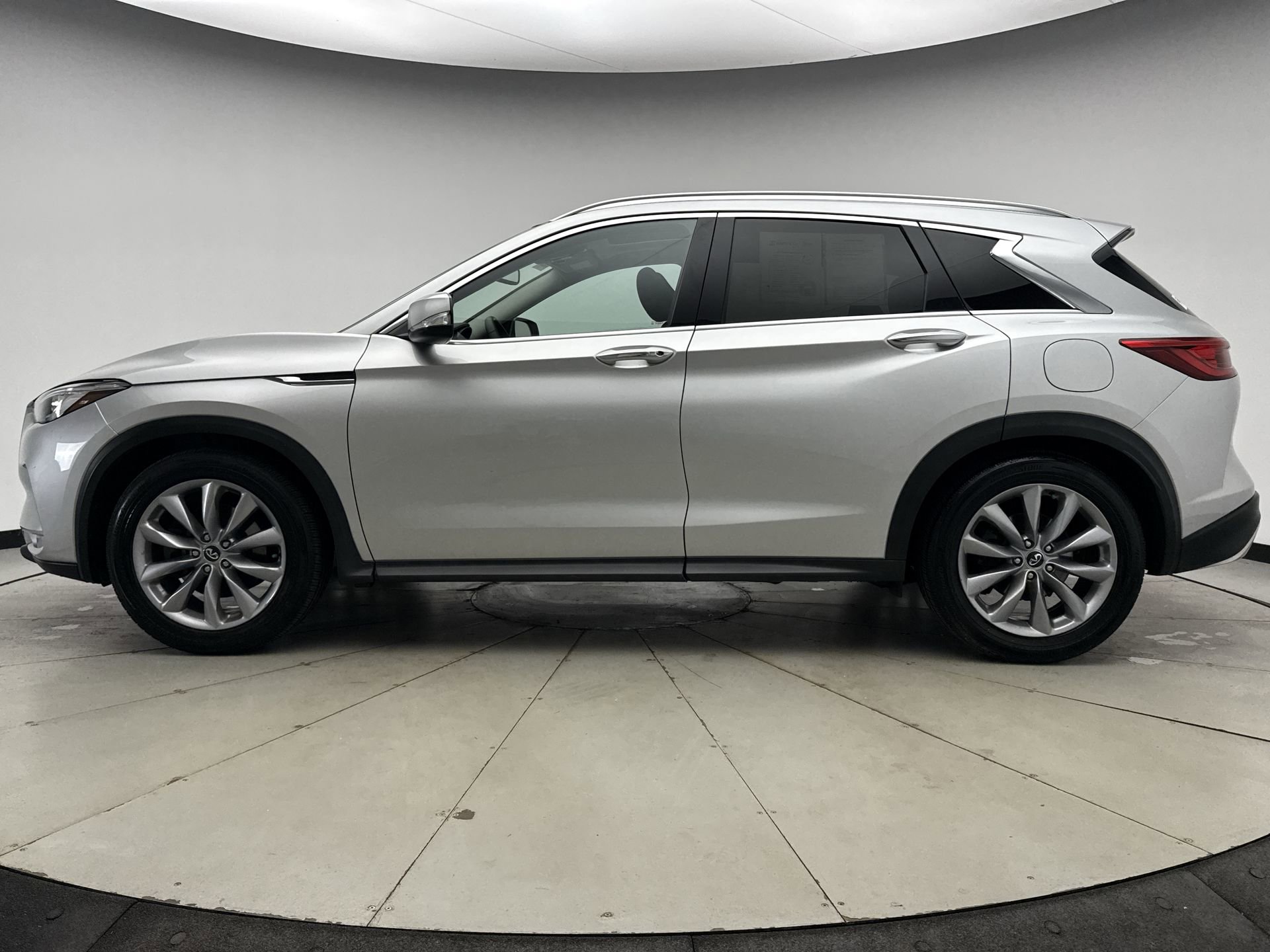 Used 2019 INFINITI QX50 Luxe AWD/4WD image 2