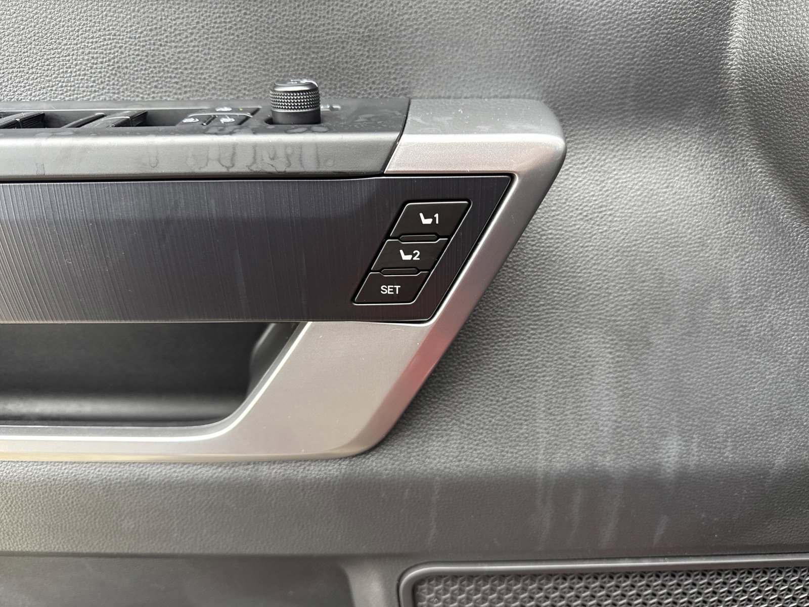 Used 2025 Toyota Sequoia Platinum image 14