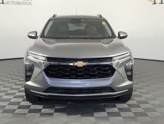 Certified 2025 Chevrolet Trax LT w/ LT Convenience Package FWD image 3