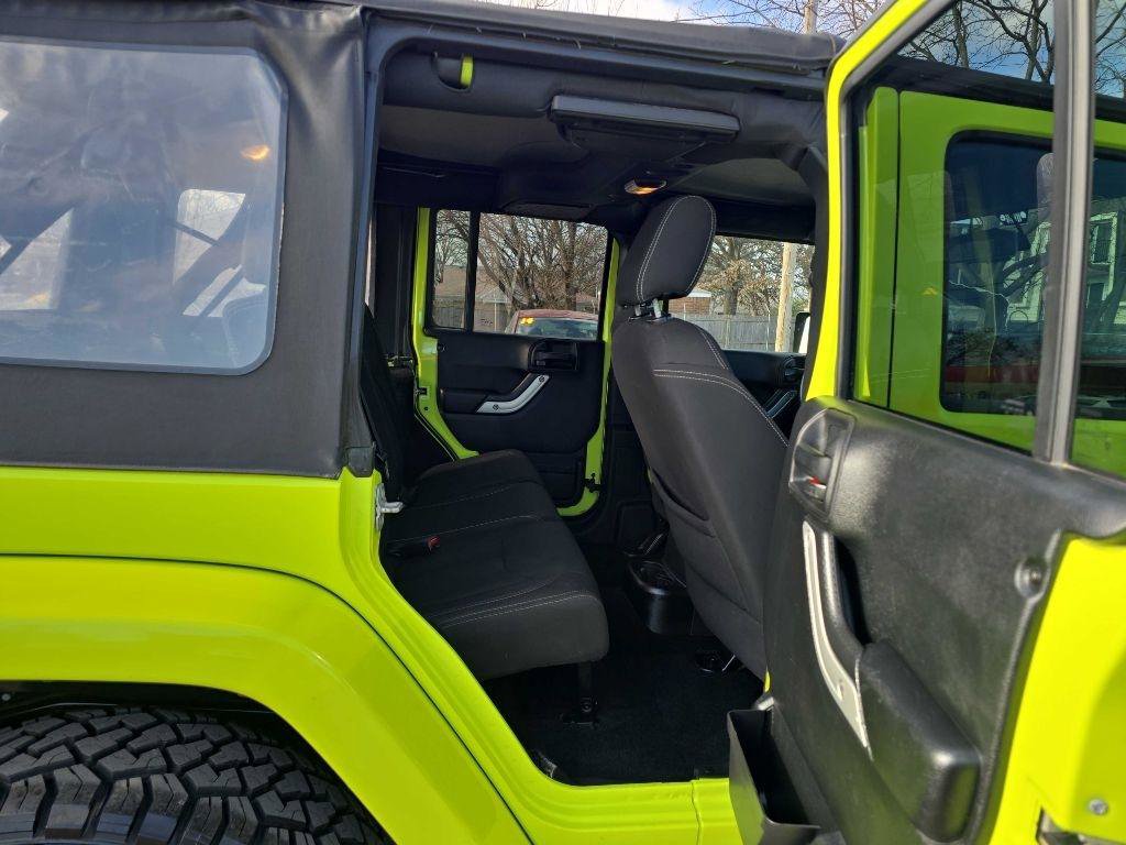 Used 2016 Jeep Wrangler Unlimited Sahara image 25