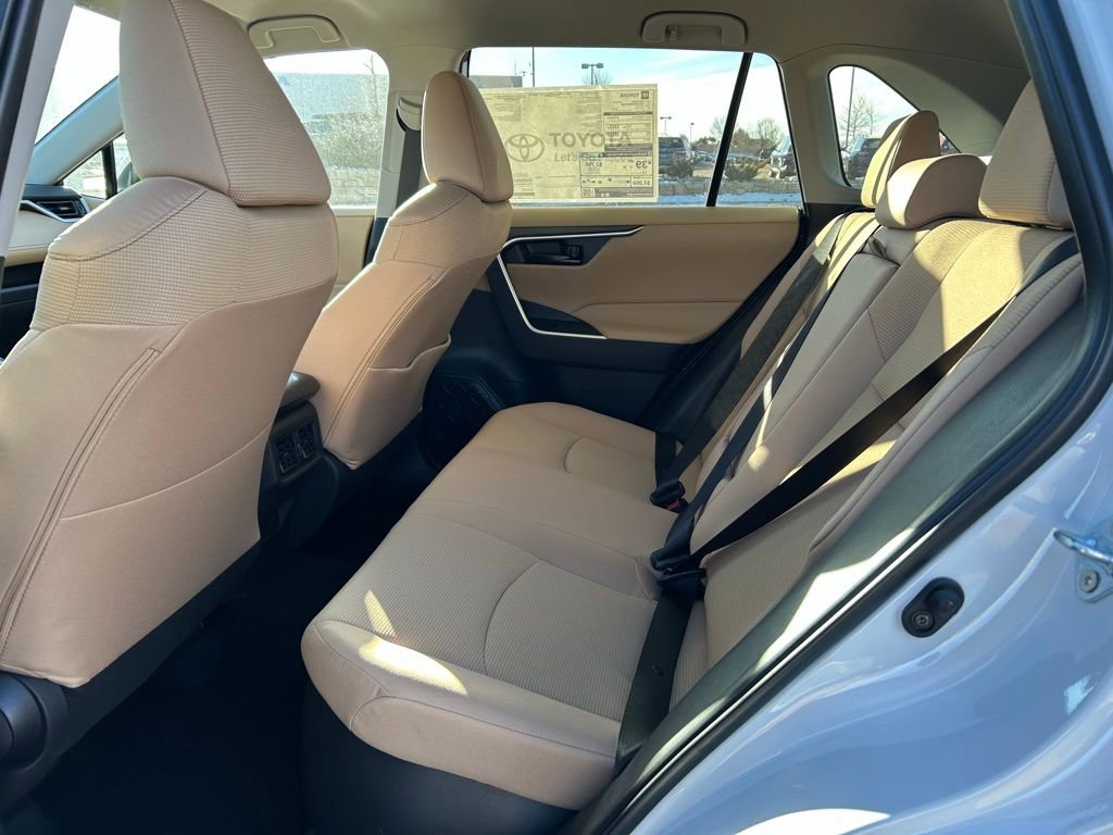 Used 2025 Toyota RAV4 SE image 13