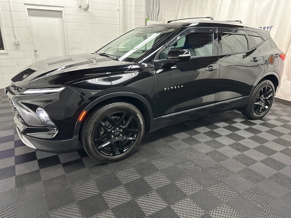 Used 2024 Chevrolet Blazer Premier w/ Enhanced Convenience Package AWD/4WD image 2