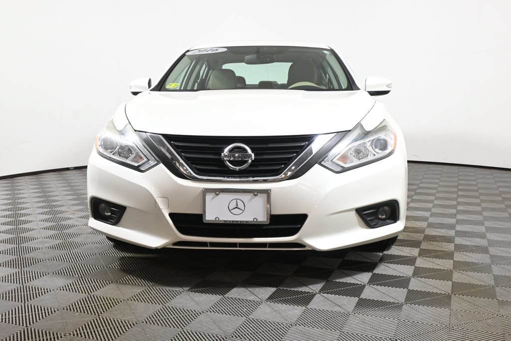 Used 2016 Nissan Altima 2.5 SL w/ Moonroof Package FWD image 10