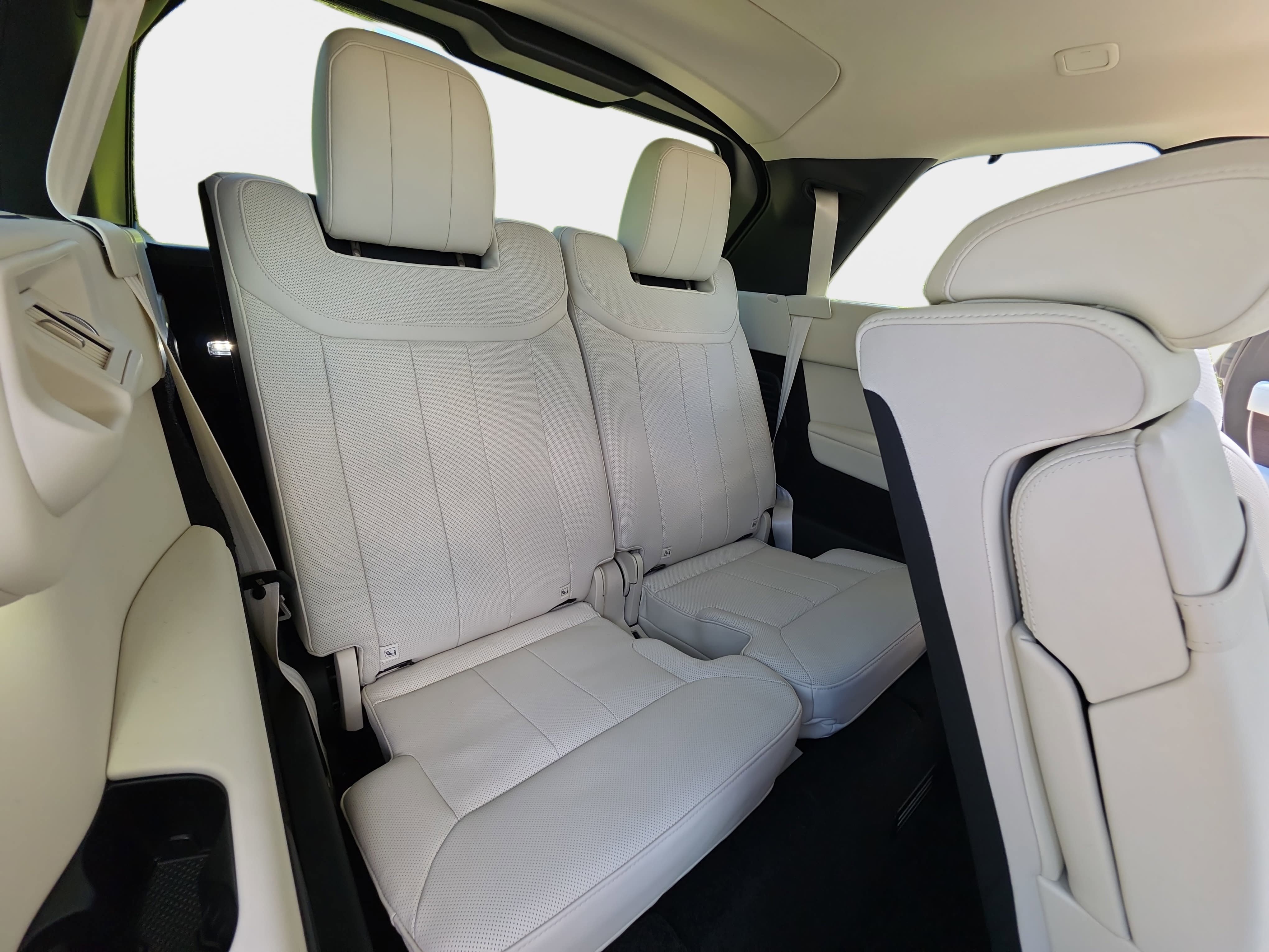 New 2026 Land Rover Range Rover Long Wheelbase SE AWD/4WD image 12
