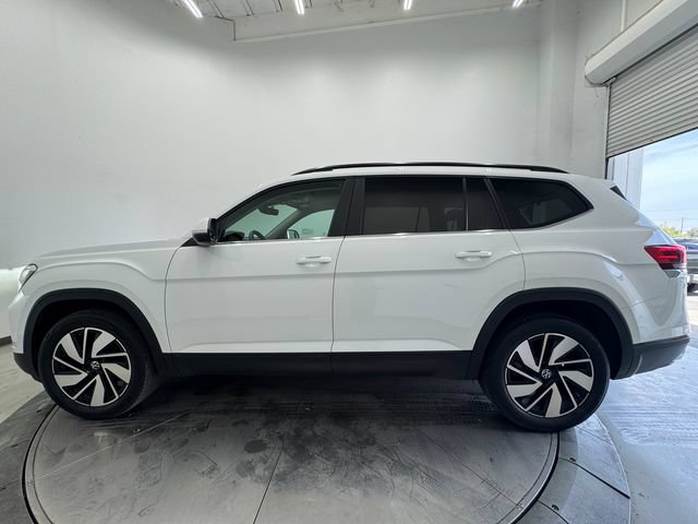 Used 2024 Volkswagen Atlas SE w/ Panoramic Sunroof Package FWD image 16