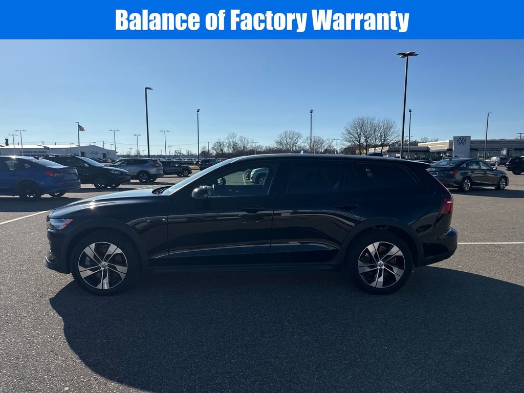Used 2024 Volvo V60 B5 Cross Country Plus image 5