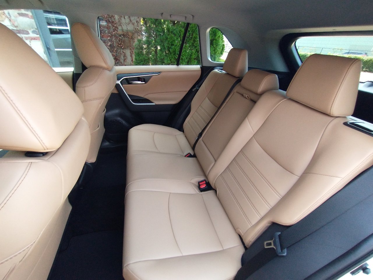 Used 2022 Toyota RAV4 XLE Premium image 49
