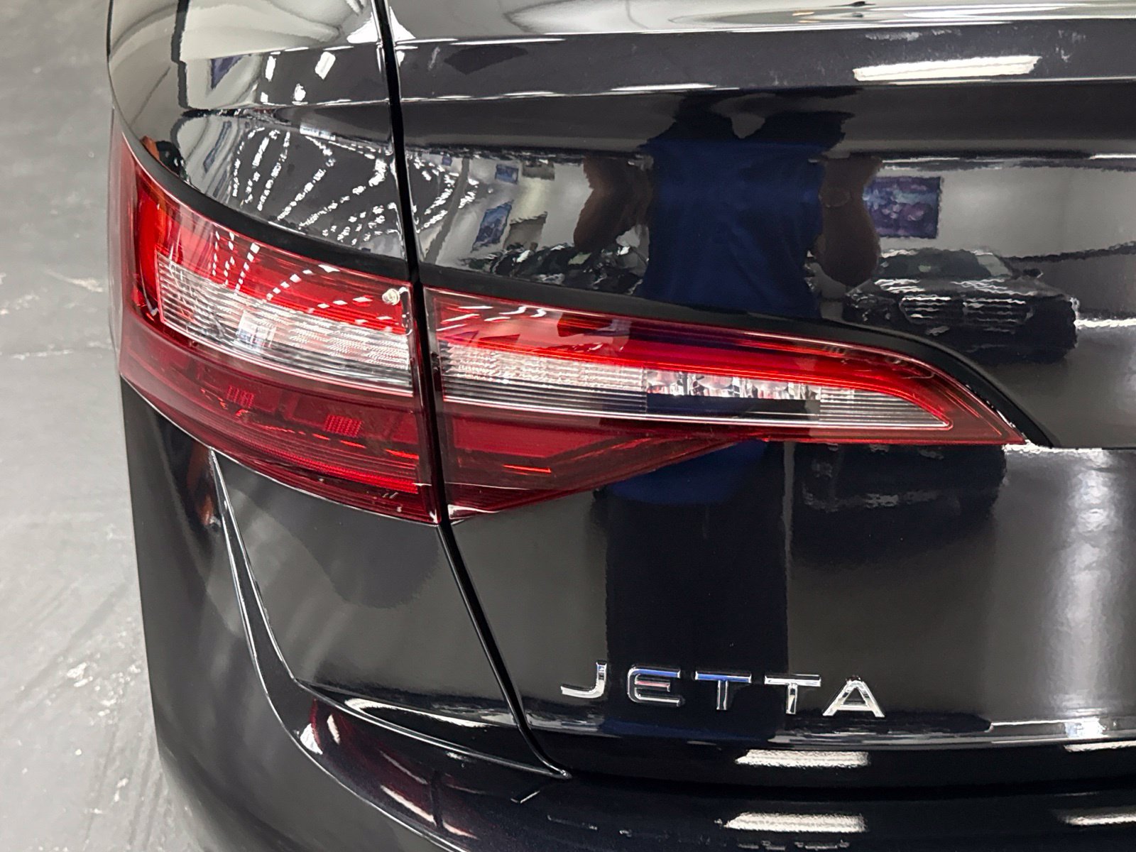 Used 2022 Volkswagen Jetta SE w/ Panoramic Sunroof Package FWD image 11