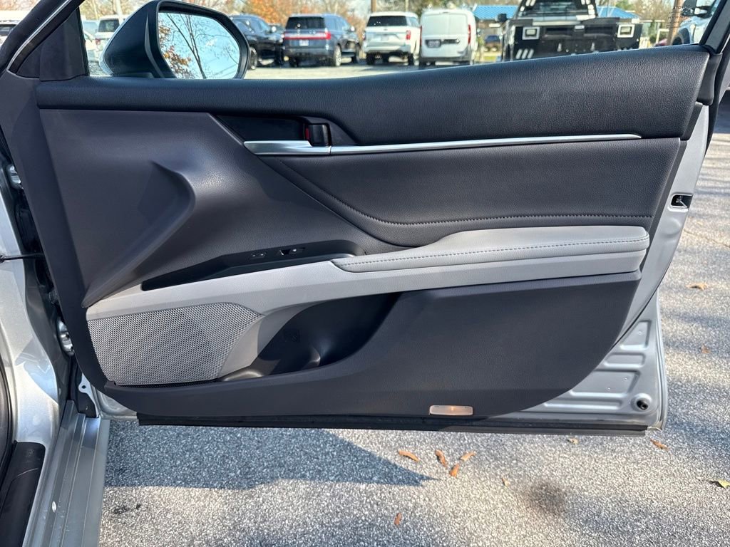 Used 2018 Toyota Camry L image 18