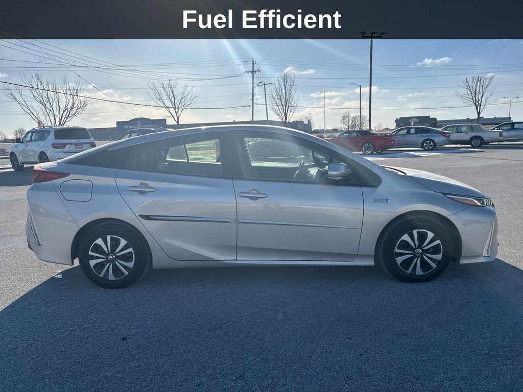 Used 2017 Toyota Prius Prime Premium image 8