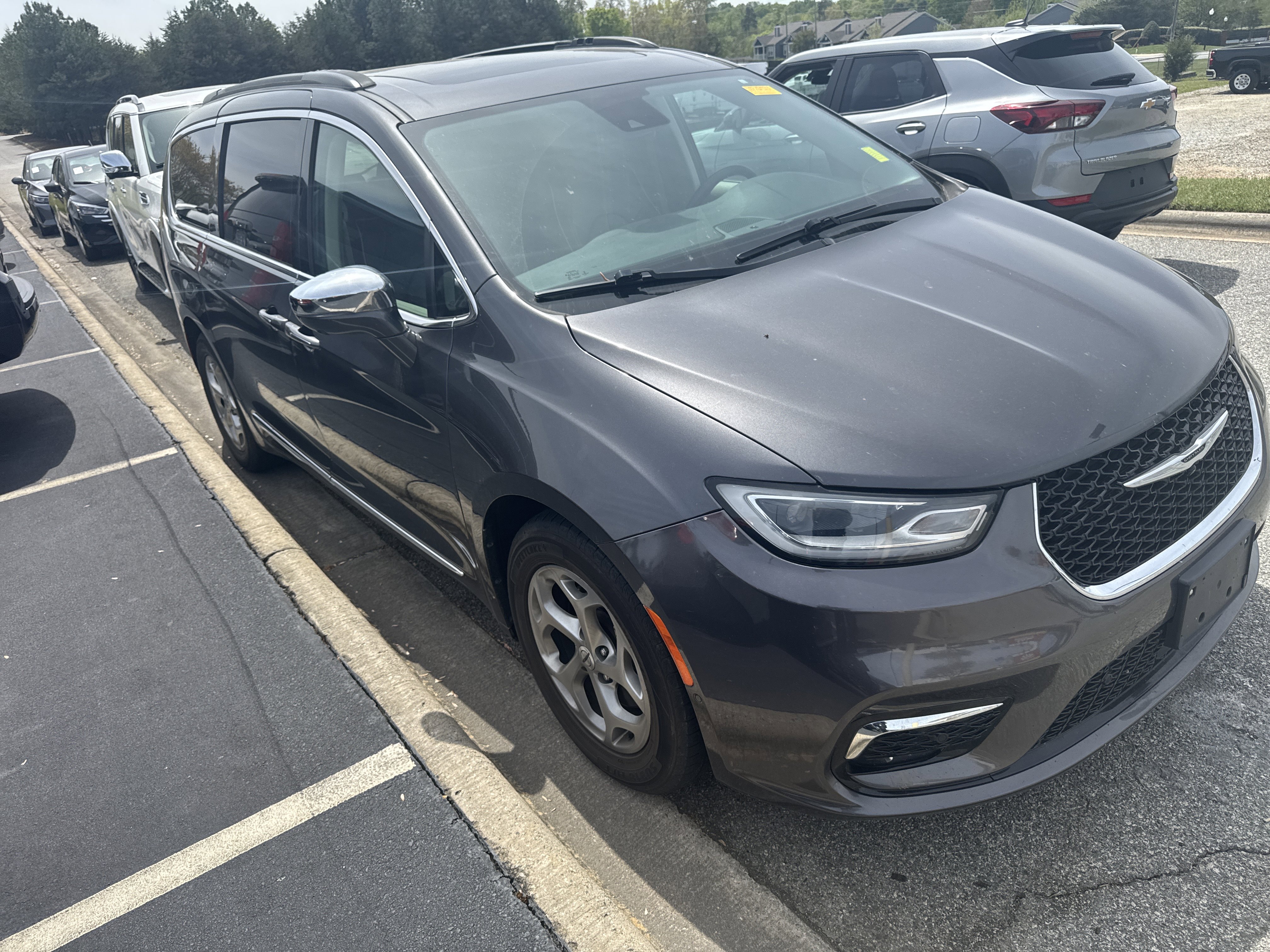 Used 2022 Chrysler Pacifica Limited image 2