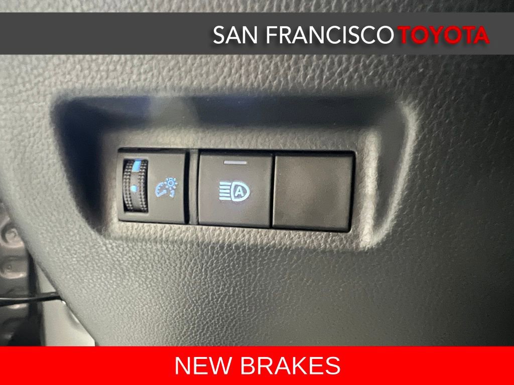 Used 2021 Toyota RAV4 LE image 32