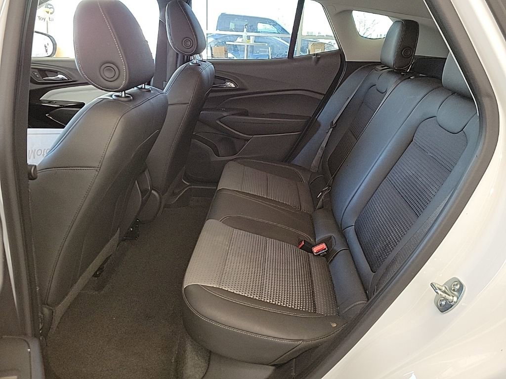 Used 2025 Chevrolet Trax LT w/ LT Convenience Package image 10